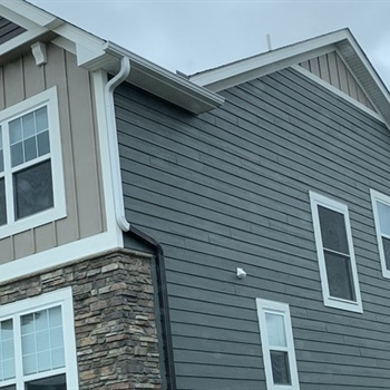 What’s the Process of Replacing Old Siding Without Damaging the Home Exterior?