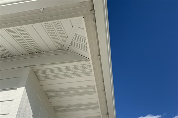 How Do Seamless Gutters Compare to Sectional Gutters in Harsh Minnesota Weather?